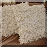 DN03. Ivory textured pillows. 
